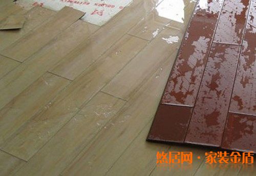 地板泡水了有什么急救方法？